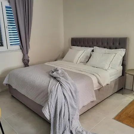 Old Town Sedlar شقة